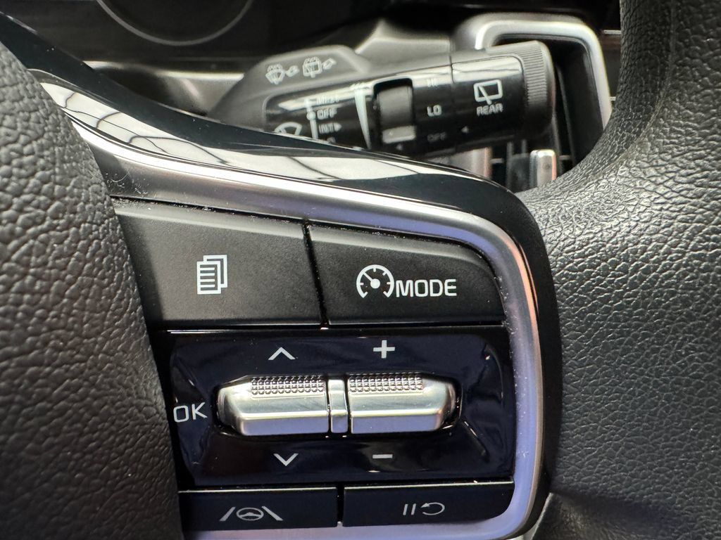 Used 2023 Kia Sorento LX AWD/4WD image 15