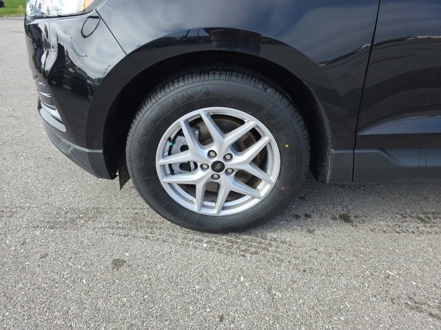 Certified 2024 Ford Edge SEL image 9