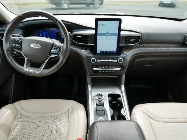 Certified 2020 Ford Explorer Platinum w/ Premium Technology Package AWD/4WD image 16