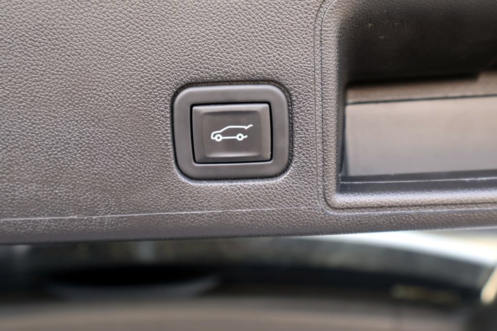 Used 2023 GMC Terrain SLE w/ Driver Convenience Package FWD image 26
