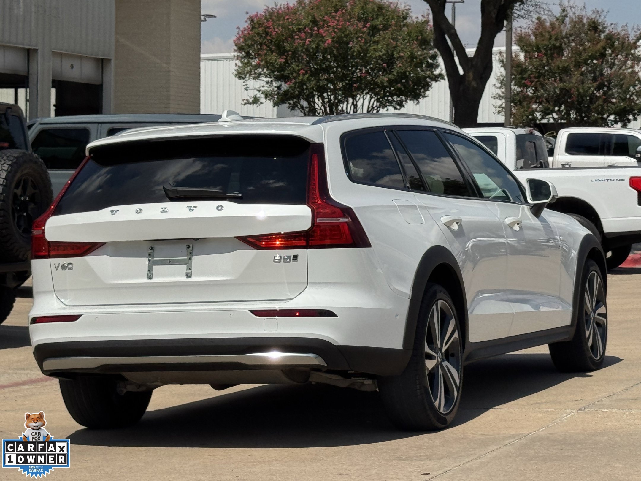 Used 2025 Volvo V60 B5 Cross Country Plus AWD/4WD image 3