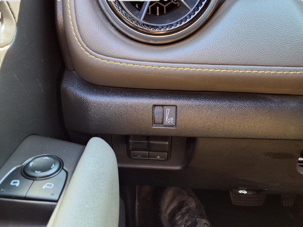 Used 2025 Chevrolet Colorado ZR2 w/ Technology Package AWD/4WD image 21