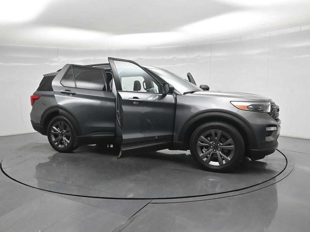 Certified 2021 Ford Explorer XLT w/ Equipment Group 202A RWD image 32