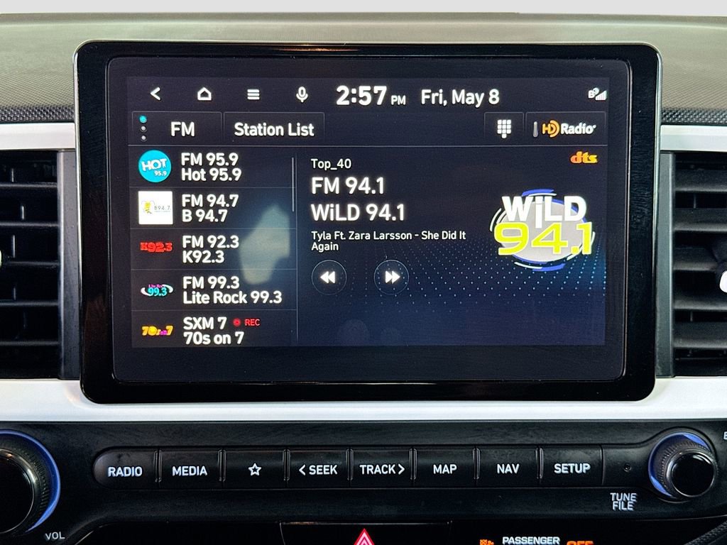 Used 2024 Hyundai Venue Limited FWD image 15