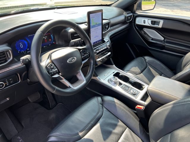 Certified 2023 Ford Explorer Platinum w/ Technology Package AWD/4WD image 18