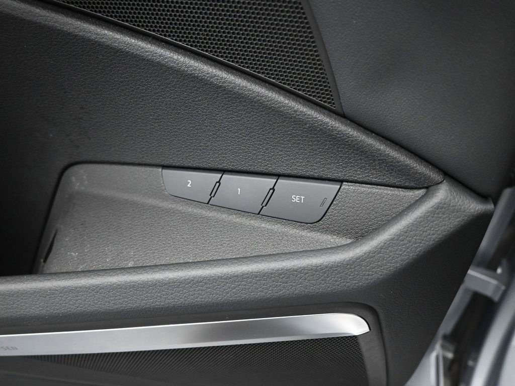 Used 2022 Audi e-tron Premium Plus image 11