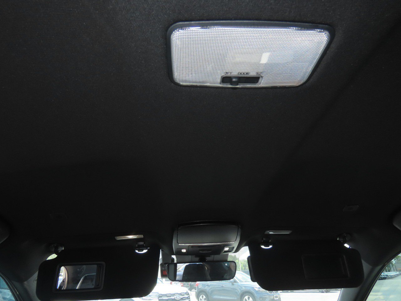 Used 2025 Toyota Camry SE w/ Convenience Package FWD image 20