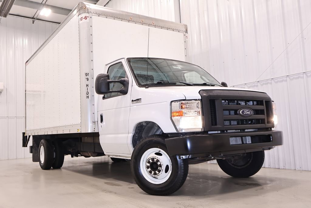 Certified 2019 Ford E-450 and Econoline 450 Super Duty w/ Power Windows & Locks Group RWD image 30