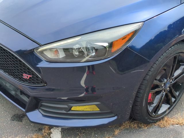 Certified 2017 Ford Focus ST w/ Equipment Group 401A FWD image 9