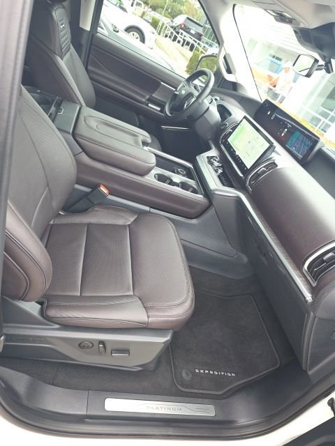 Certified 2025 Ford Expedition Max Platinum w/ Platinum Ultimate Package AWD/4WD image 7