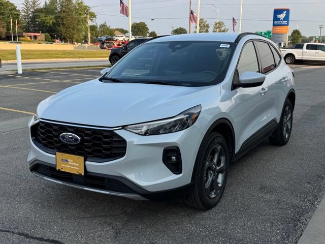 Certified 2025 Ford Escape ST-Line Select AWD/4WD image 38