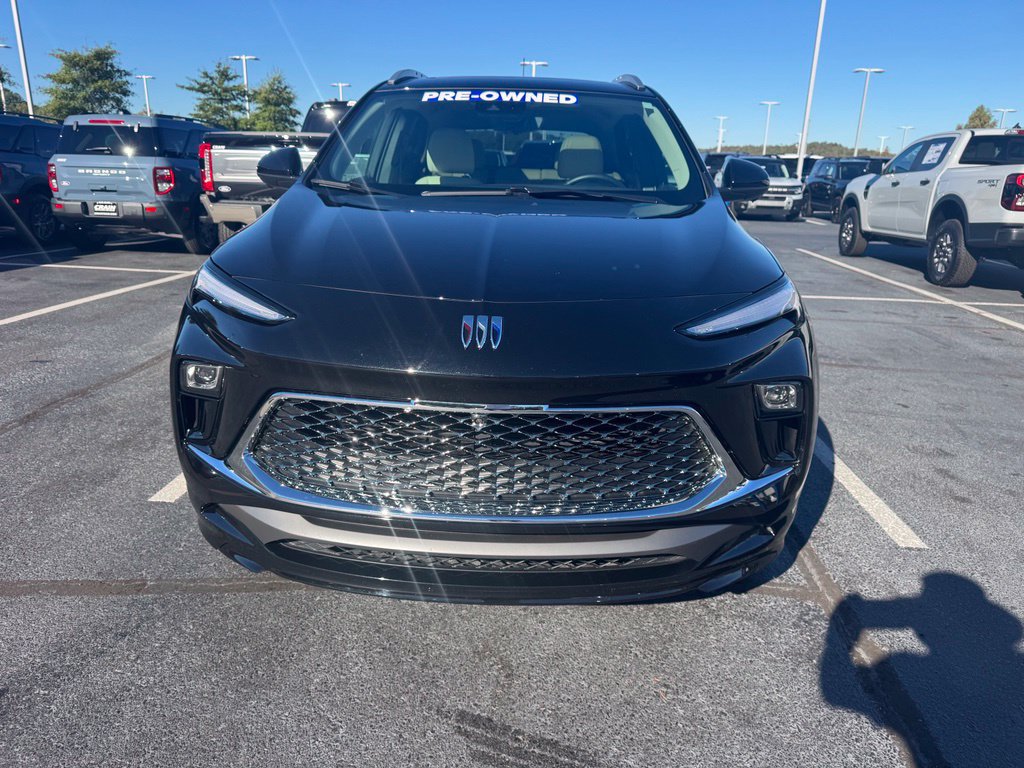 Used 2024 Buick Encore GX Avenir w/ Avenir Technology Package FWD image 2