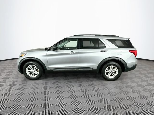 Certified 2022 Ford Explorer XLT w/ Equipment Group 202A AWD/4WD image 8