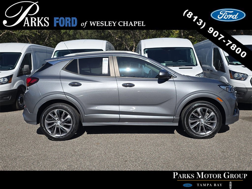 Used 2022 Buick Encore GX Preferred w/ Sport Touring Package image 2