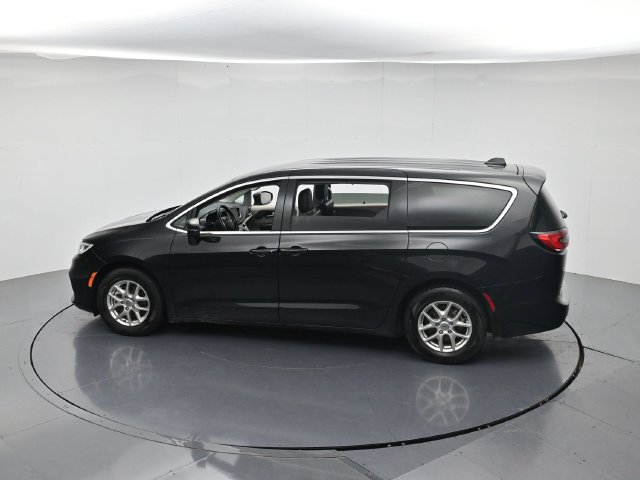 Used 2023 Chrysler Pacifica Touring-L FWD image 51