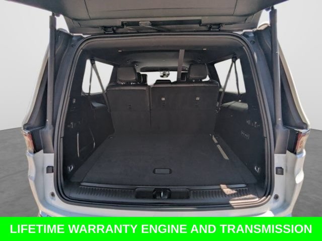 Used 2024 Jeep Wagoneer L Series II w/ Flexible Seating Group RWD image 14