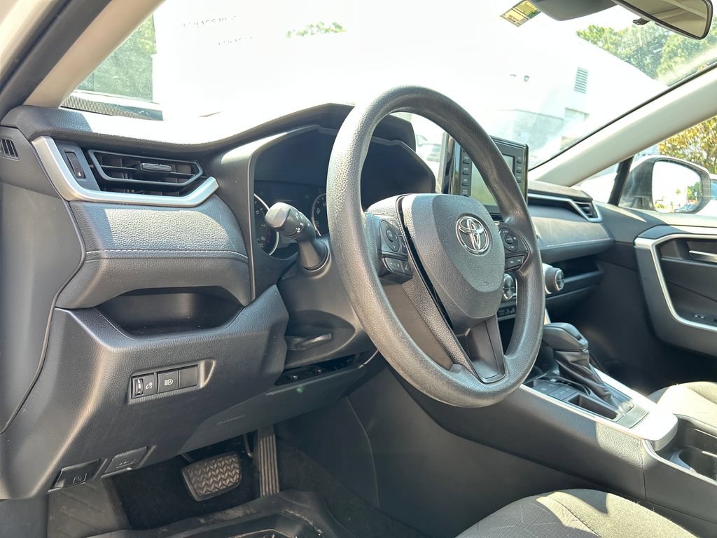 Used 2019 Toyota RAV4 XLE FWD image 10