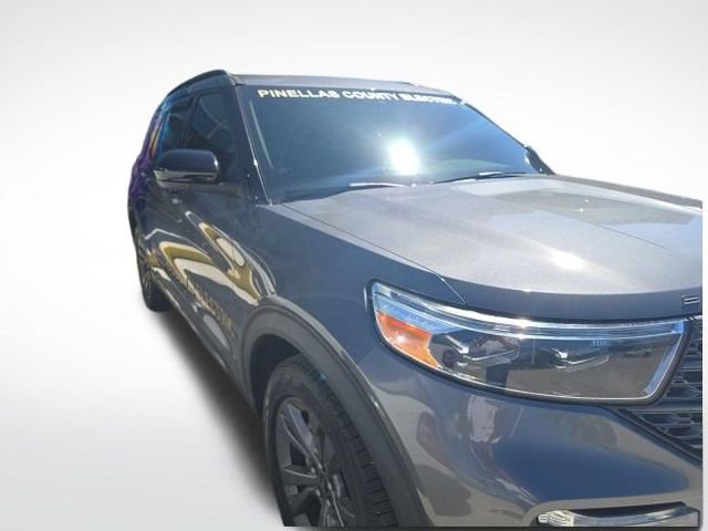 Certified 2022 Ford Explorer XLT w/ Equipment Group 202A image 4