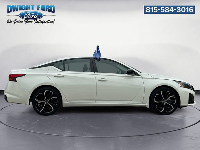Used 2023 Nissan Altima 2.5 SR w/ SR Premium Package FWD image 6