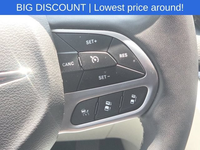 Used 2023 Chrysler Pacifica Touring-L FWD image 43