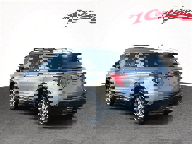 Certified 2022 Ford Explorer XLT w/ Equipment Group 202A image 3