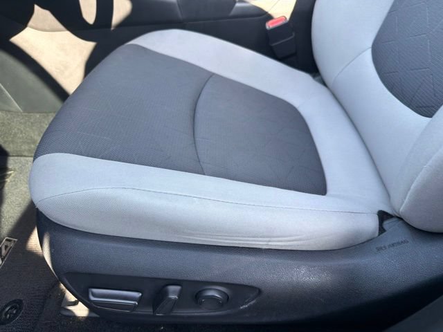 Used 2020 Toyota RAV4 XLE w/ Convenience Package FWD image 7