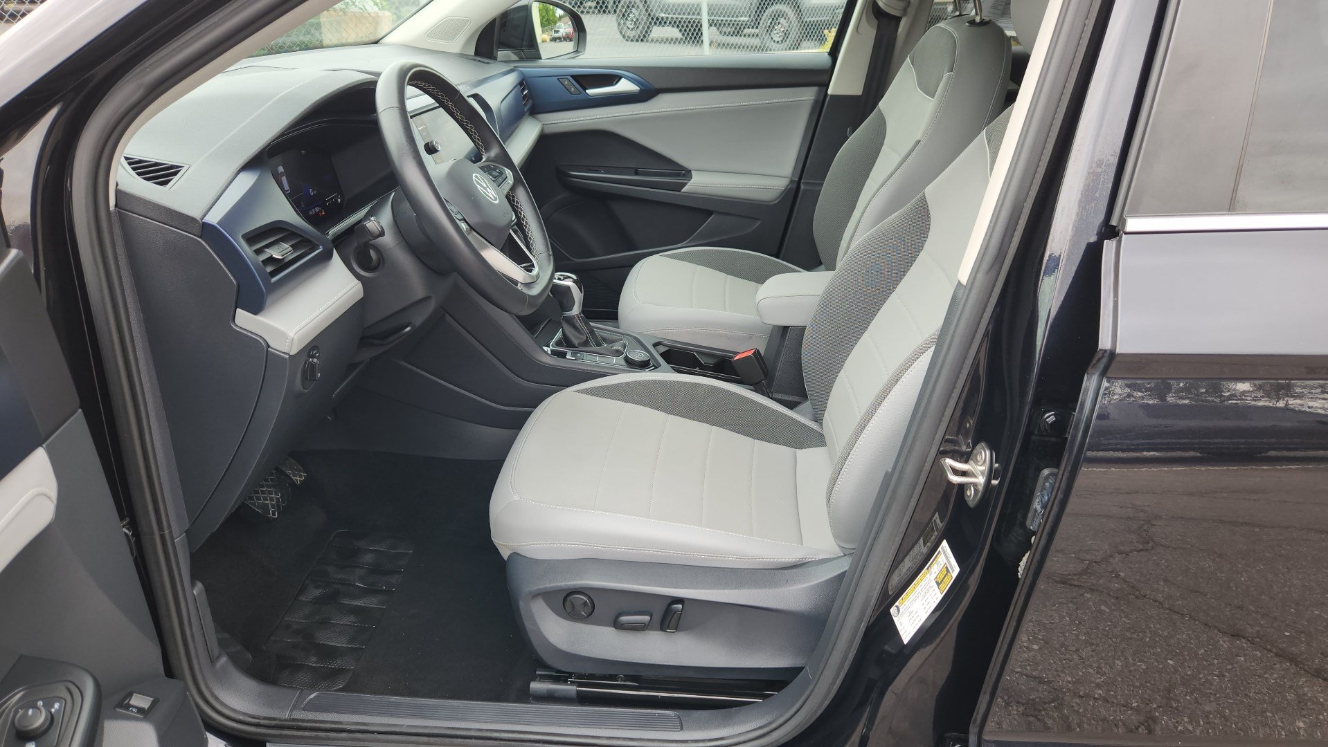 Used 2024 Volkswagen Taos SE AWD/4WD image 19