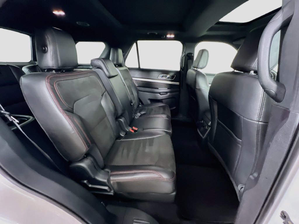 Certified 2018 Ford Explorer XLT w/ Equipment Group 202A AWD/4WD image 29