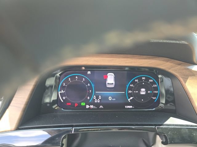 Used 2024 Volkswagen Atlas SE w/ Panoramic Sunroof Package FWD image 11