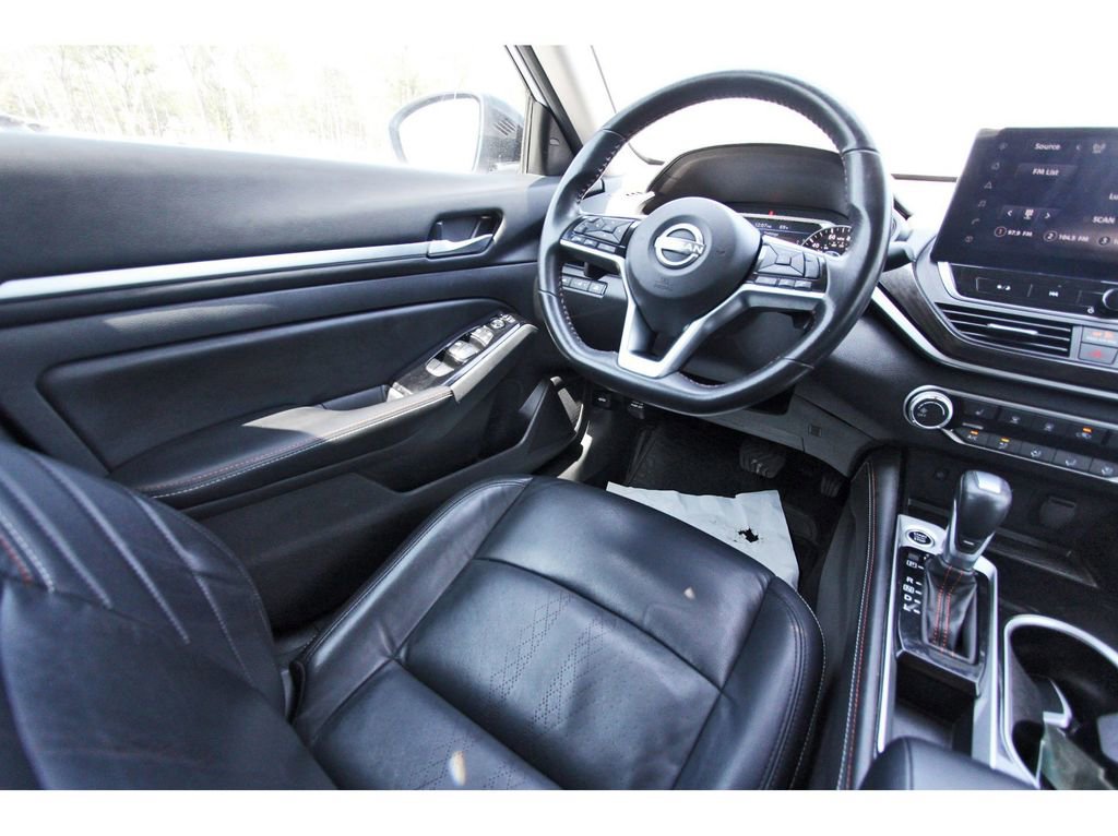 Used 2024 Nissan Altima 2.5 SR w/ SR Premium Package FWD image 10