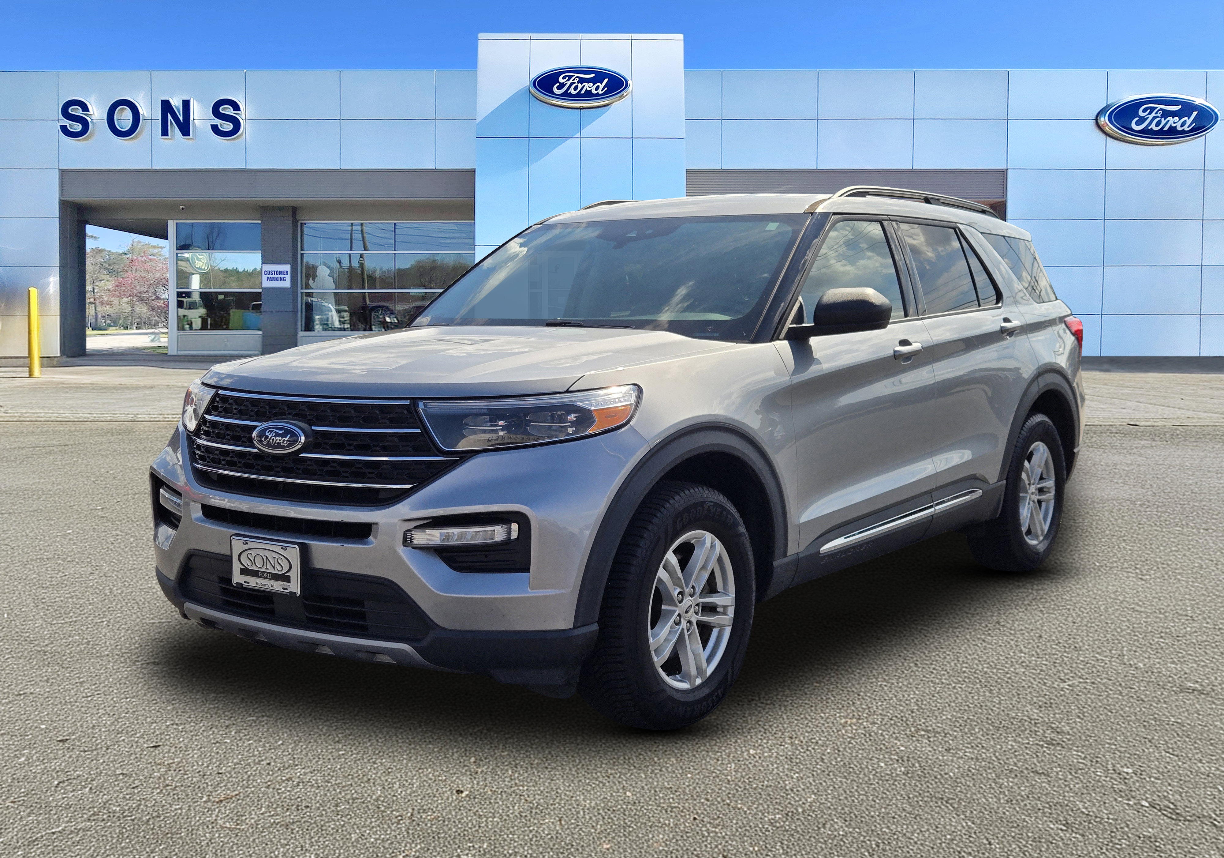 Certified 2023 Ford Explorer XLT w/ Equipment Group 202A AWD/4WD image 1