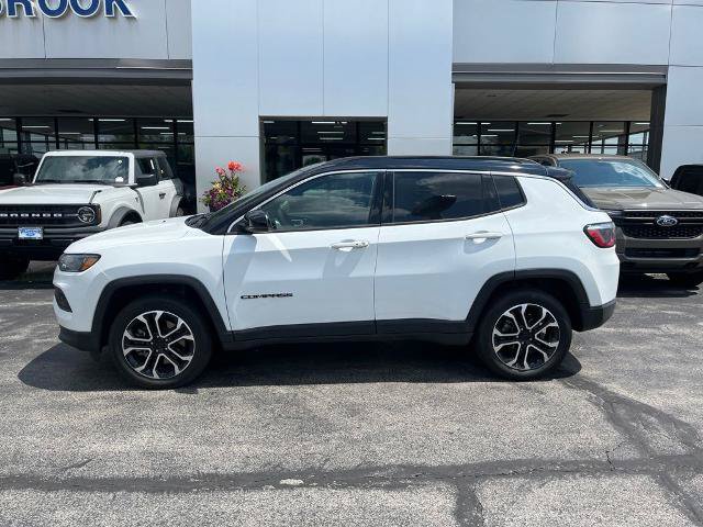 Used 2023 Jeep Compass Limited w/ Sun and Sound Group AWD/4WD image 3