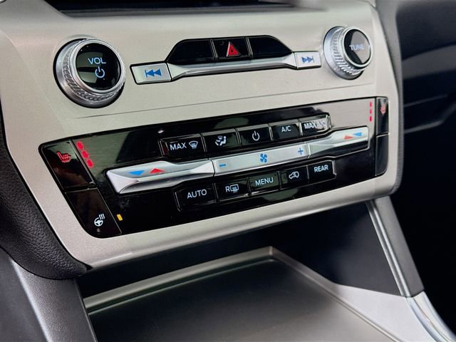 Certified 2022 Ford Explorer XLT w/ Equipment Group 202A image 15