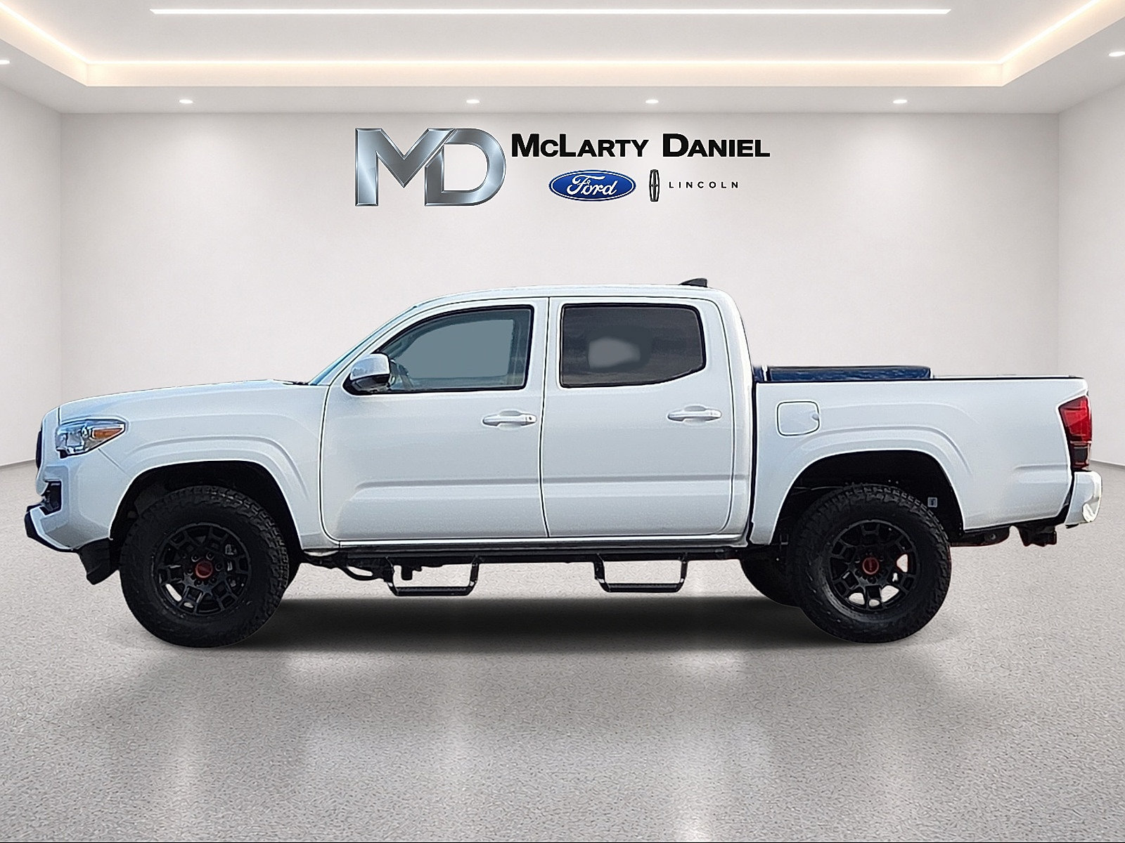 Used 2022 Toyota Tacoma SR AWD/4WD image 3