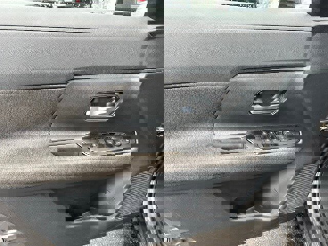 Used 2025 Nissan Kicks SV image 12