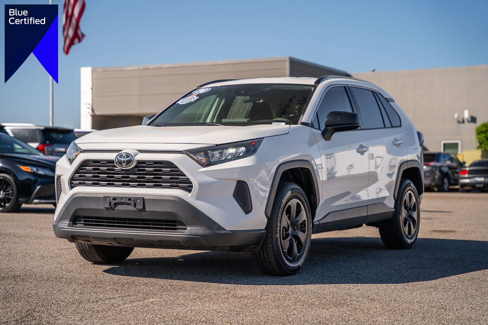 Used 2020 Toyota RAV4 LE FWD image 1