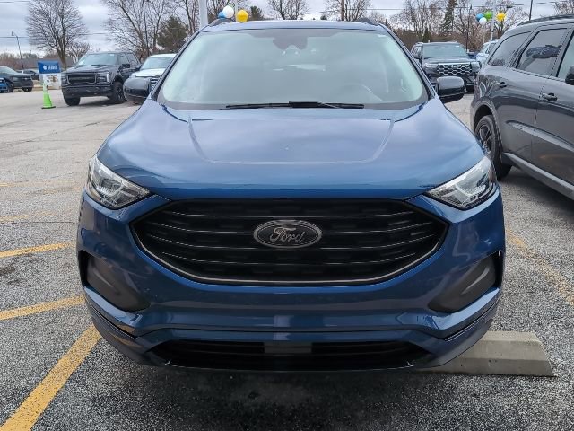 Certified 2022 Ford Edge SE w/ Black Appearance Package image 3