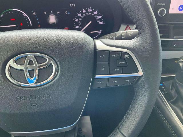 Used 2025 Toyota Sienna XLE FWD image 13