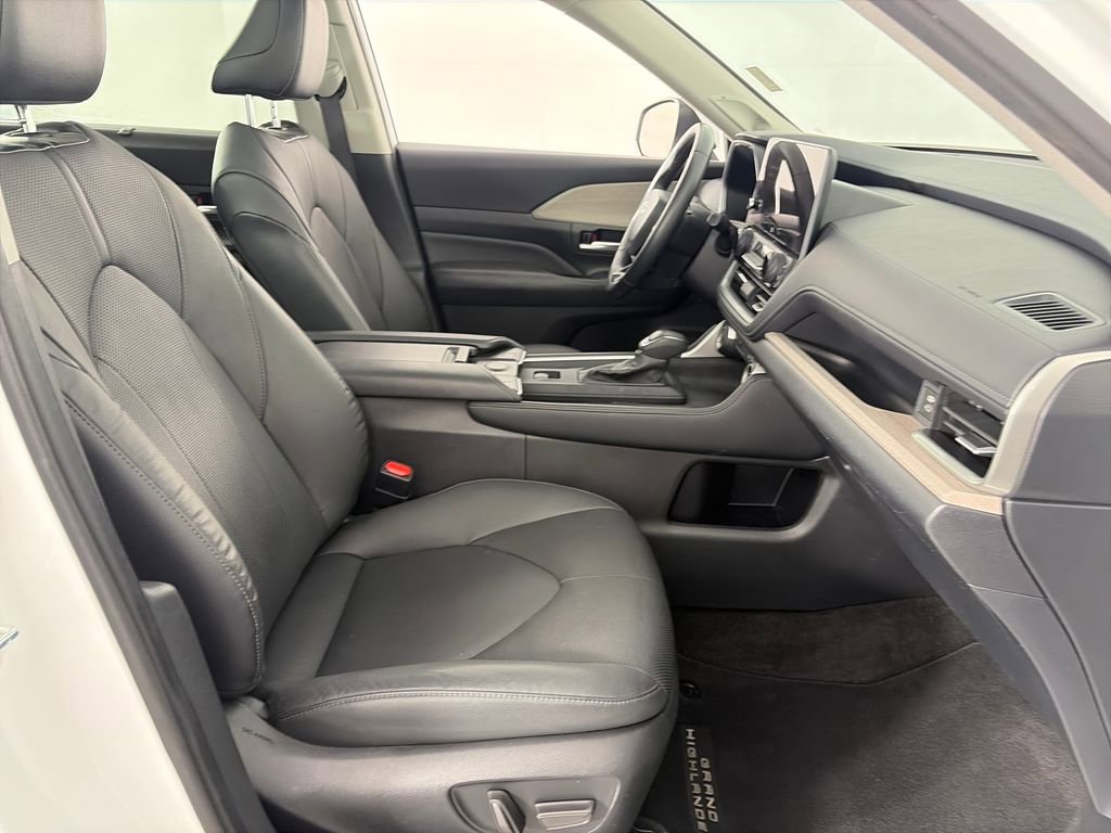 Used 2024 Toyota Grand Highlander AWD image 30