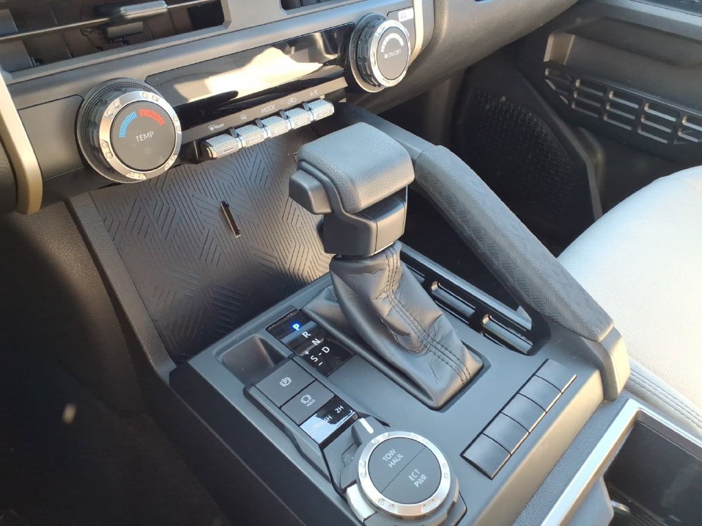 Used 2024 Toyota Tacoma SR5 AWD/4WD image 11