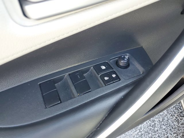 Used 2020 Toyota Corolla SE image 14