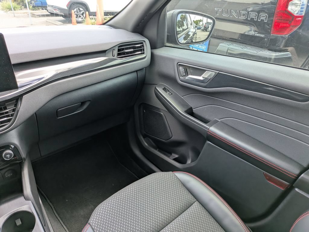 Certified 2024 Ford Escape ST-Line w/ Tech Pack #1 FWD image 17