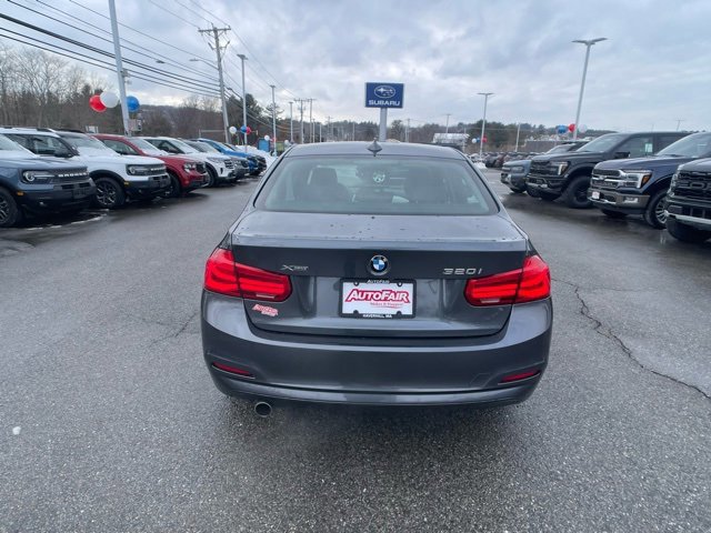 Used 2018 BMW 320i xDrive Sedan w/ Convenience Package image 4
