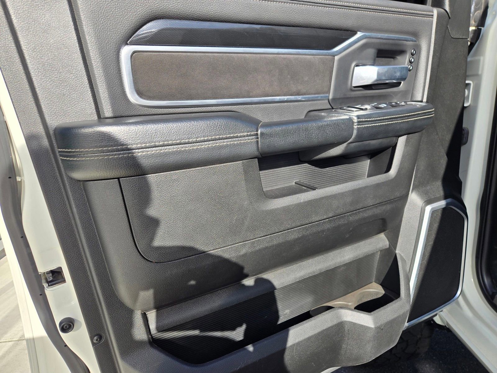 Used 2022 RAM 2500 Laramie w/ Night Edition AWD/4WD image 18