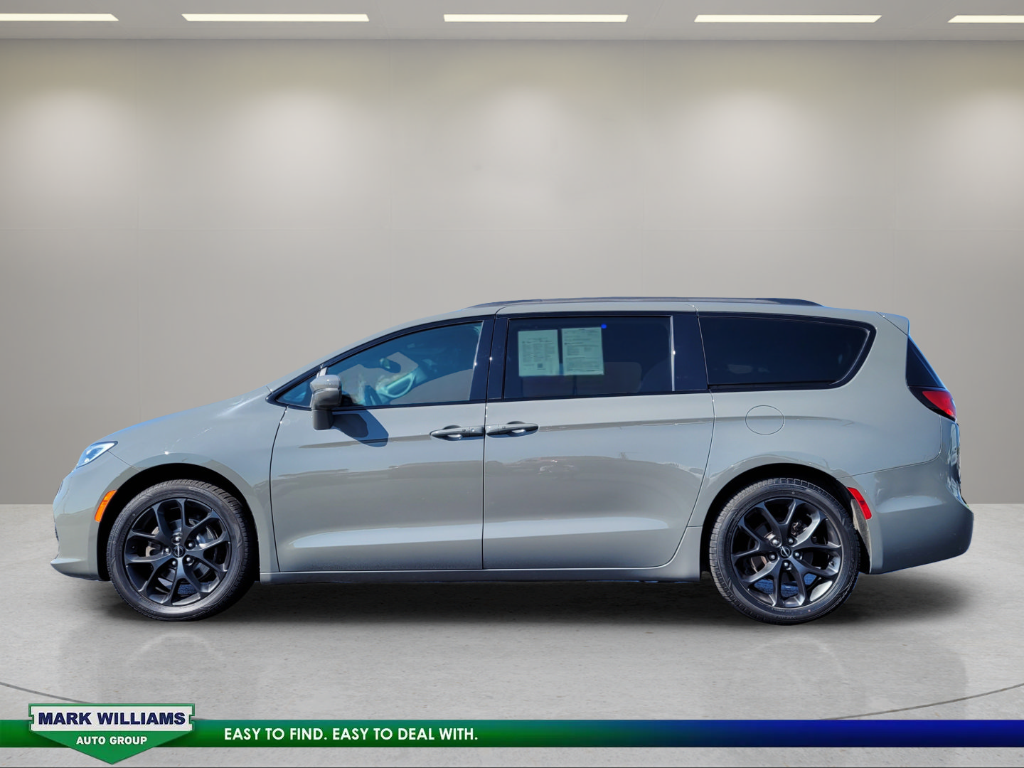 Used 2021 Chrysler Pacifica Touring w/ S Appearance Package FWD image 7