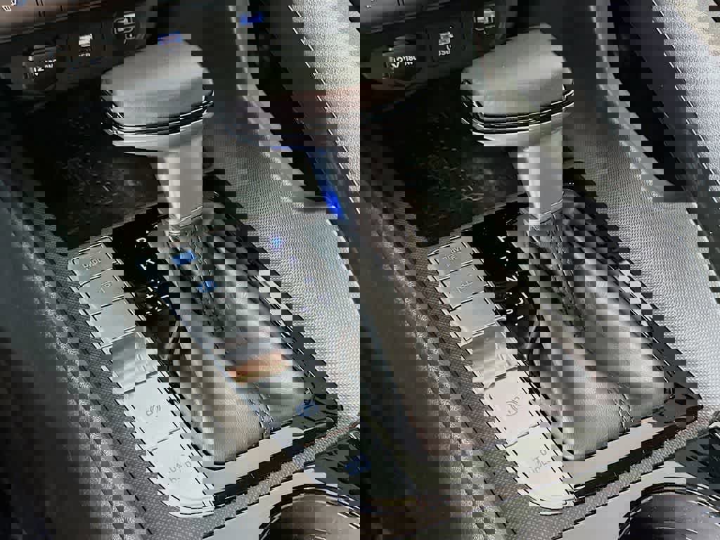 Used 2022 Hyundai Elantra Limited image 21