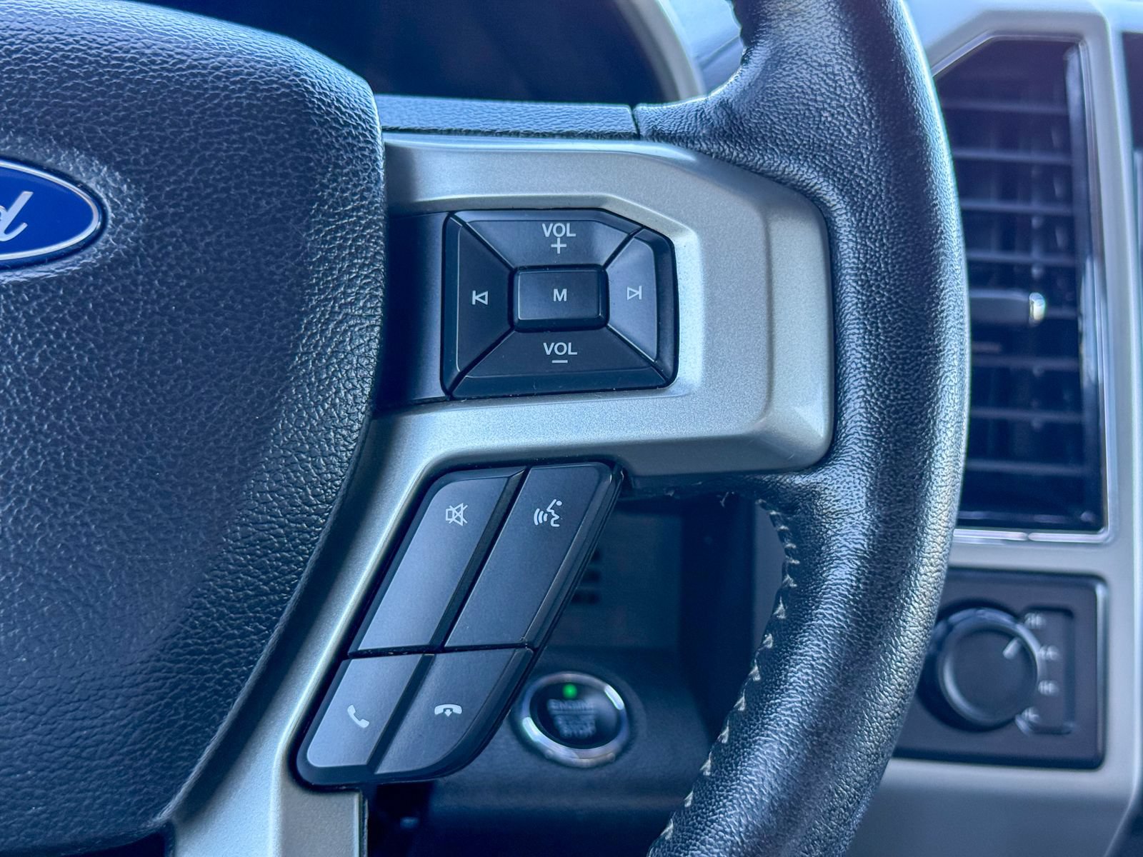 Certified 2020 Ford F150 Lariat w/ Equipment Group 502A Luxury AWD/4WD image 38
