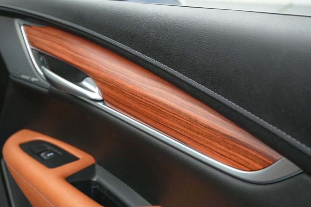 Used 2024 Cadillac XT5 Premium Luxury image 32