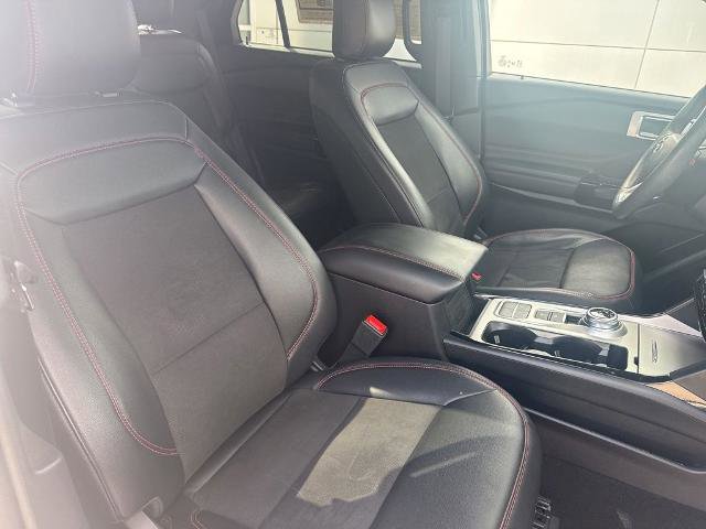 Certified 2024 Ford Explorer ST-Line w/ Class IV Trailer Tow Package RWD image 32