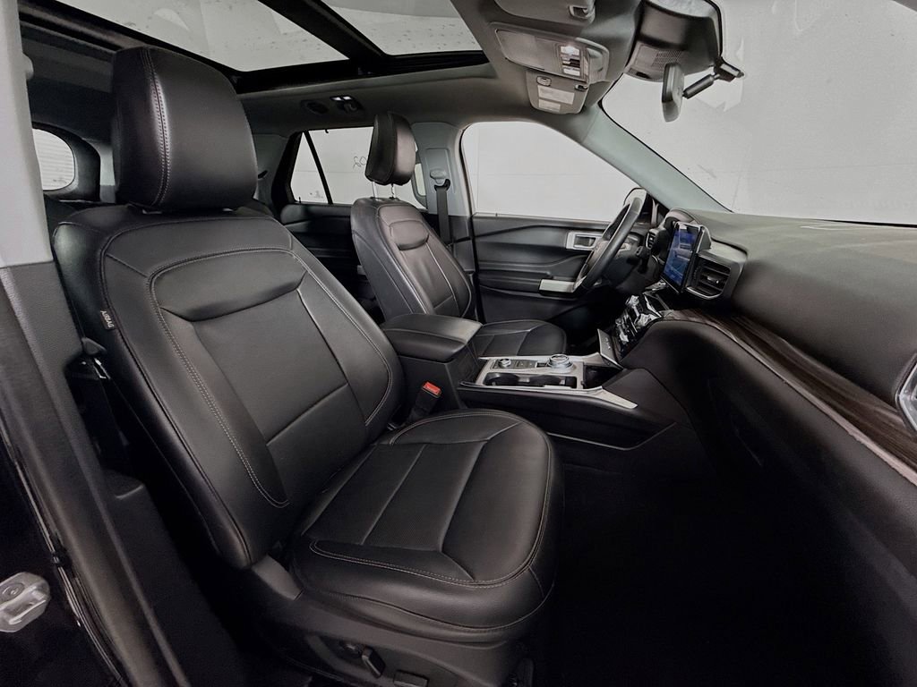 Certified 2022 Ford Explorer Limited w/ Equipment Group 301A image 31
